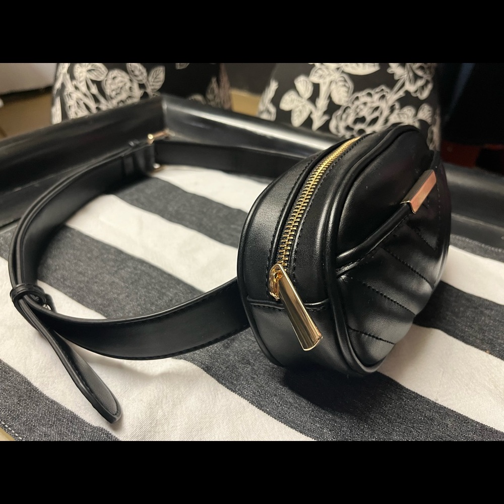 Black waist belt bag